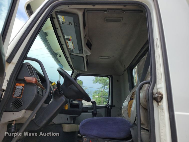 image for item DR7874 2009 Volvo VN Series semi truck