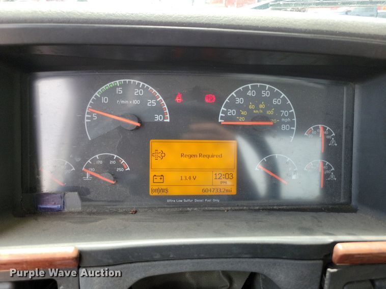 image for item DR7874 2009 Volvo VN Series semi truck