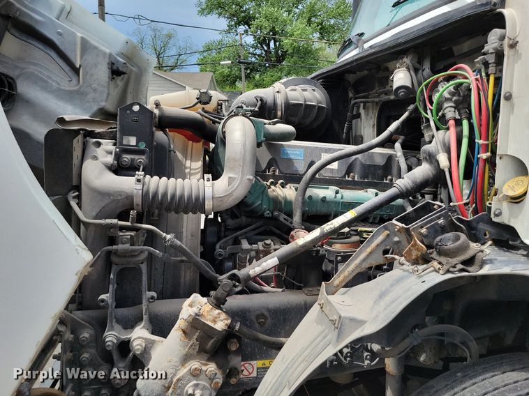 image for item DR7874 2009 Volvo VN Series semi truck