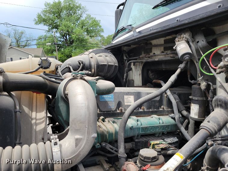 image for item DR7874 2009 Volvo VN Series semi truck