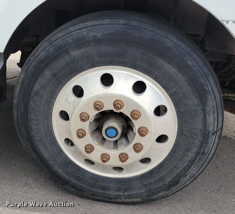 image for item DR7874 2009 Volvo VN Series semi truck