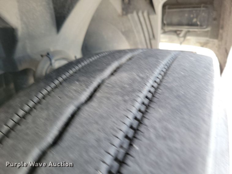 image for item DR7874 2009 Volvo VN Series semi truck