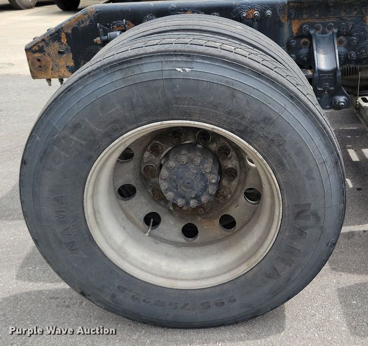 image for item DR7874 2009 Volvo VN Series semi truck