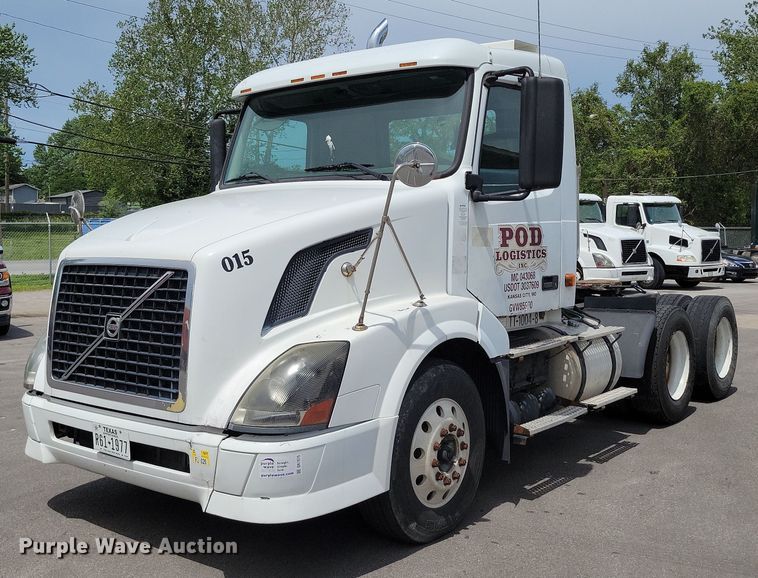 image for item DR7875 2008 Volvo VN Series semi truck