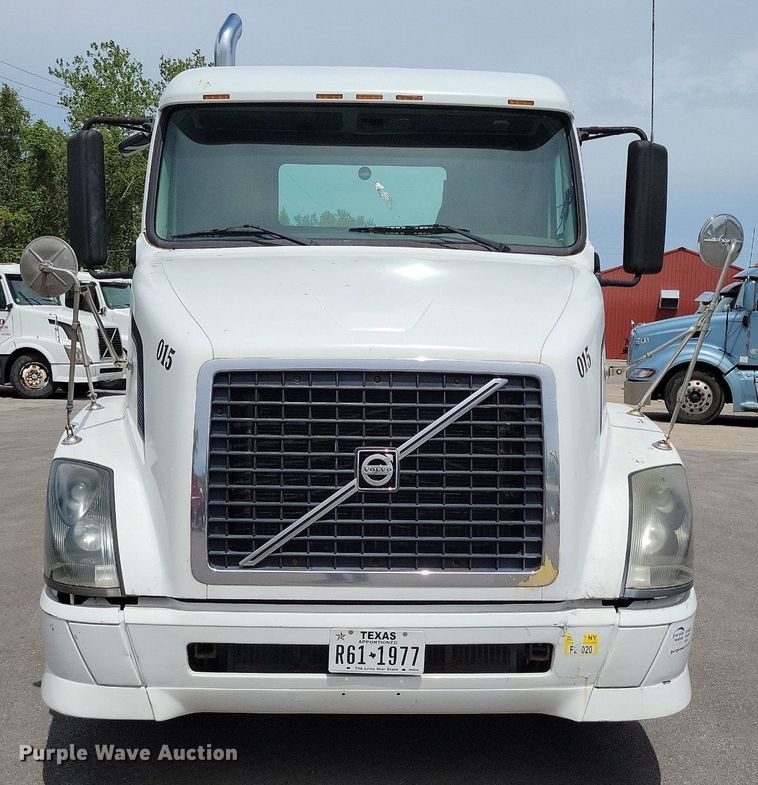 image for item DR7875 2008 Volvo VN Series semi truck
