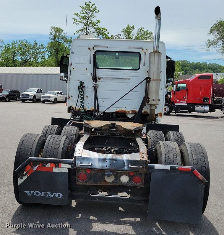 image for item DR7875 2008 Volvo VN Series semi truck