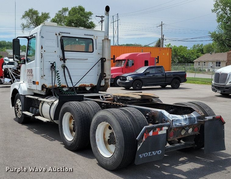 image for item DR7875 2008 Volvo VN Series semi truck