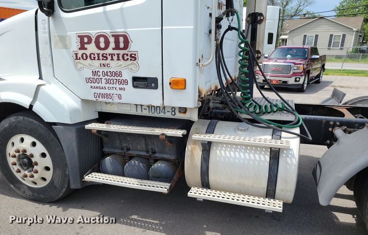 image for item DR7875 2008 Volvo VN Series semi truck