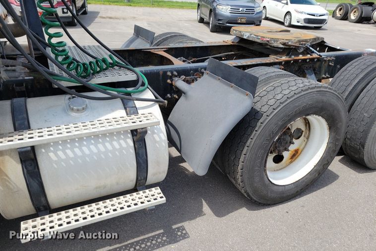 image for item DR7875 2008 Volvo VN Series semi truck