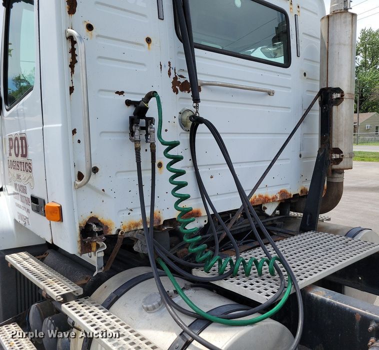 image for item DR7875 2008 Volvo VN Series semi truck