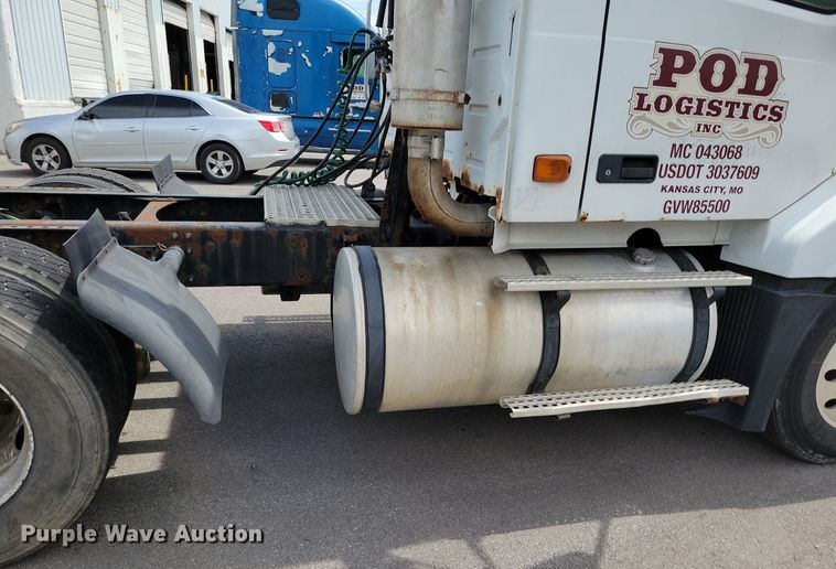 image for item DR7875 2008 Volvo VN Series semi truck