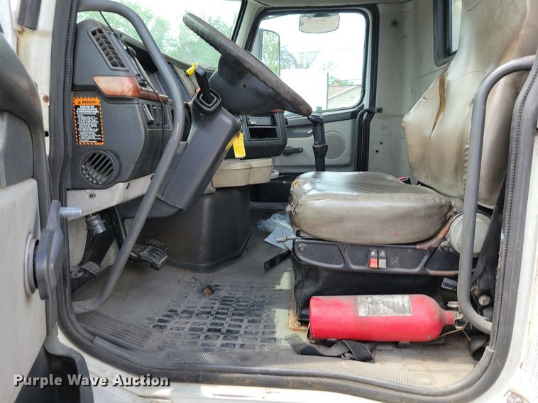 image for item DR7875 2008 Volvo VN Series semi truck