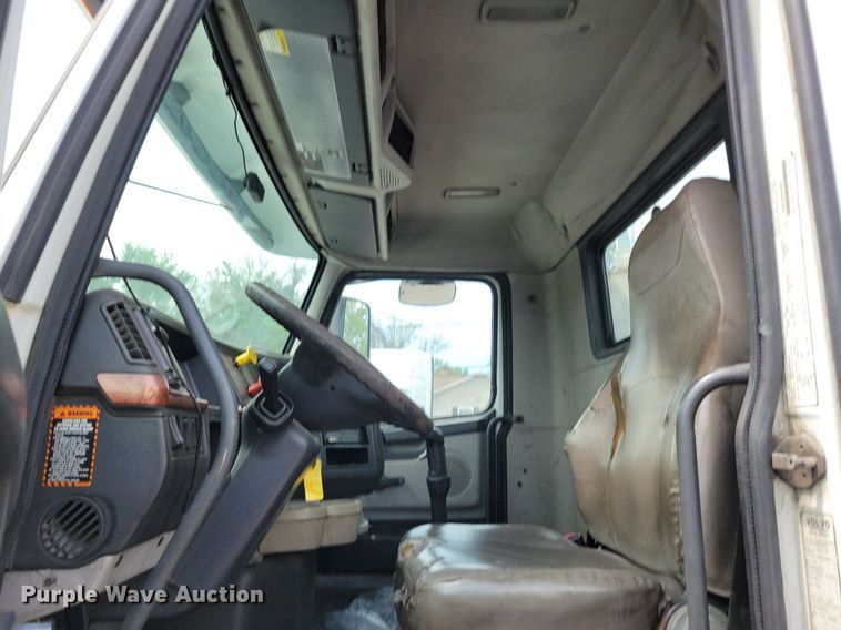 image for item DR7875 2008 Volvo VN Series semi truck
