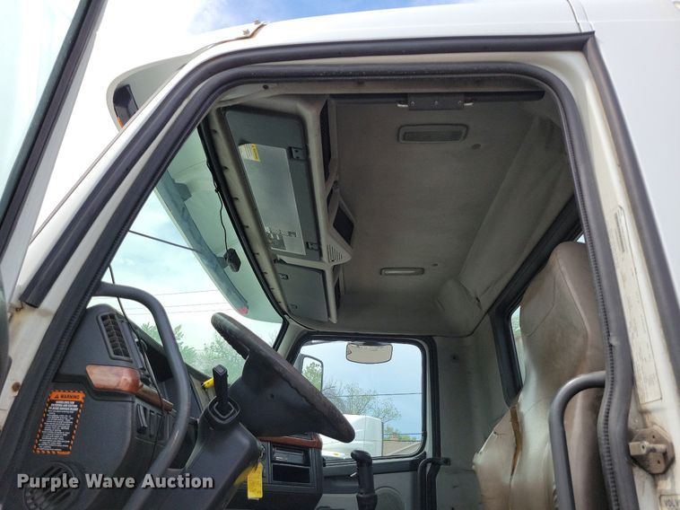 image for item DR7875 2008 Volvo VN Series semi truck