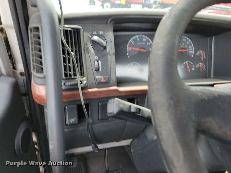 image for item DR7875 2008 Volvo VN Series semi truck