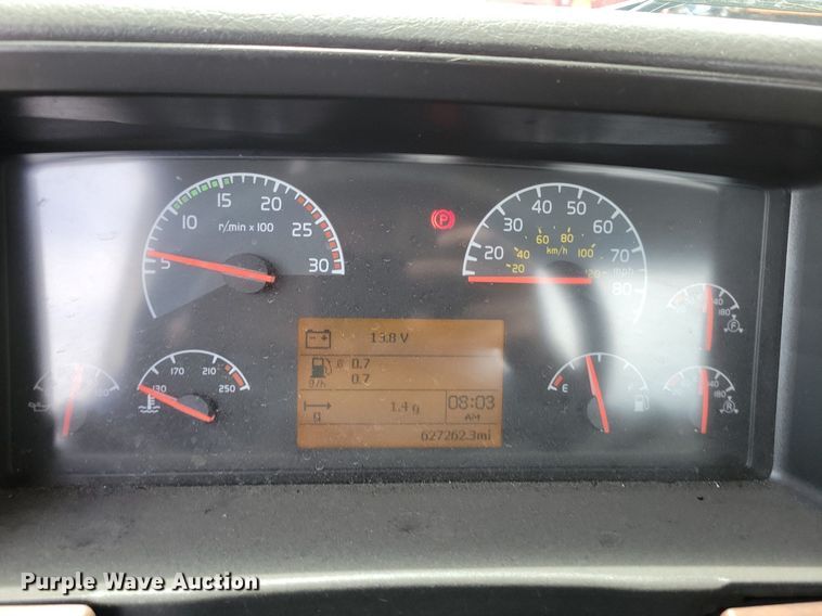 image for item DR7875 2008 Volvo VN Series semi truck