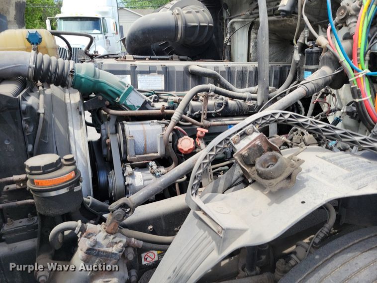 image for item DR7875 2008 Volvo VN Series semi truck