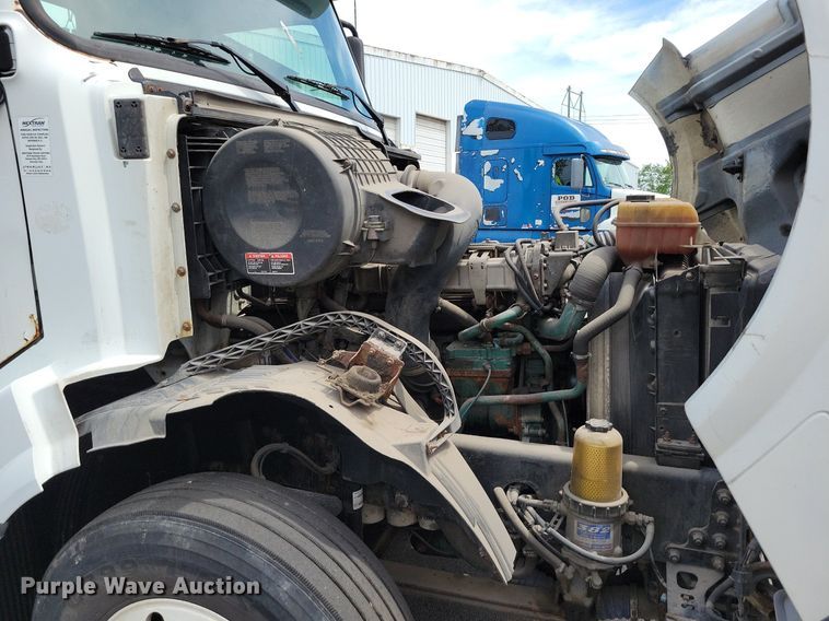 image for item DR7875 2008 Volvo VN Series semi truck