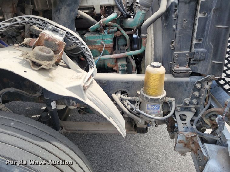 image for item DR7875 2008 Volvo VN Series semi truck