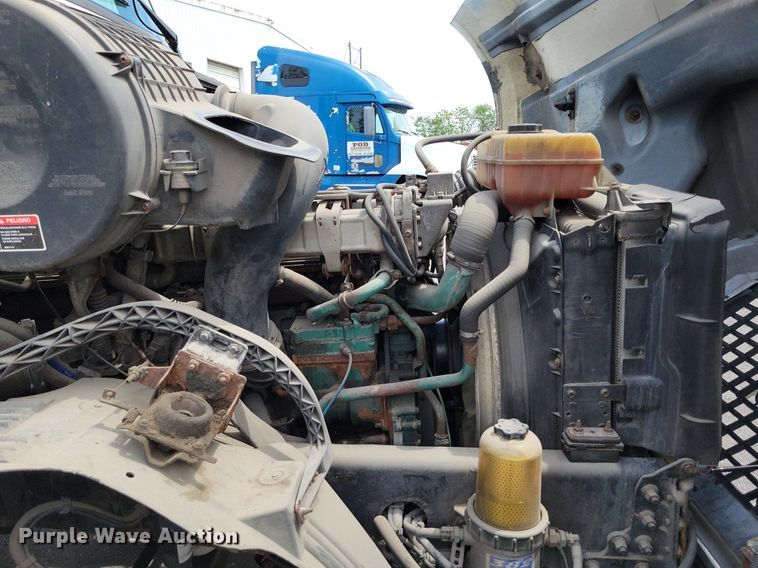 image for item DR7875 2008 Volvo VN Series semi truck