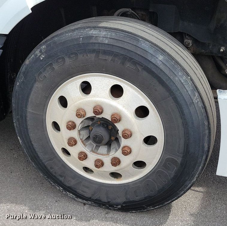 image for item DR7875 2008 Volvo VN Series semi truck