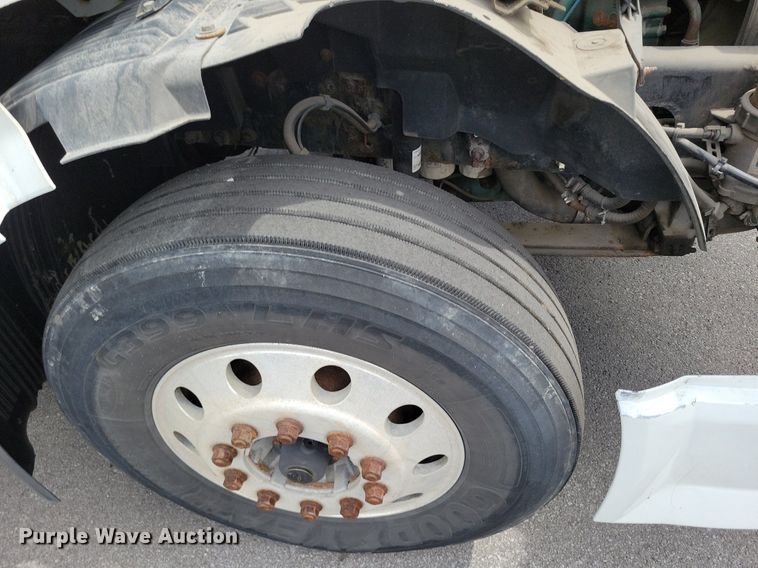 image for item DR7875 2008 Volvo VN Series semi truck