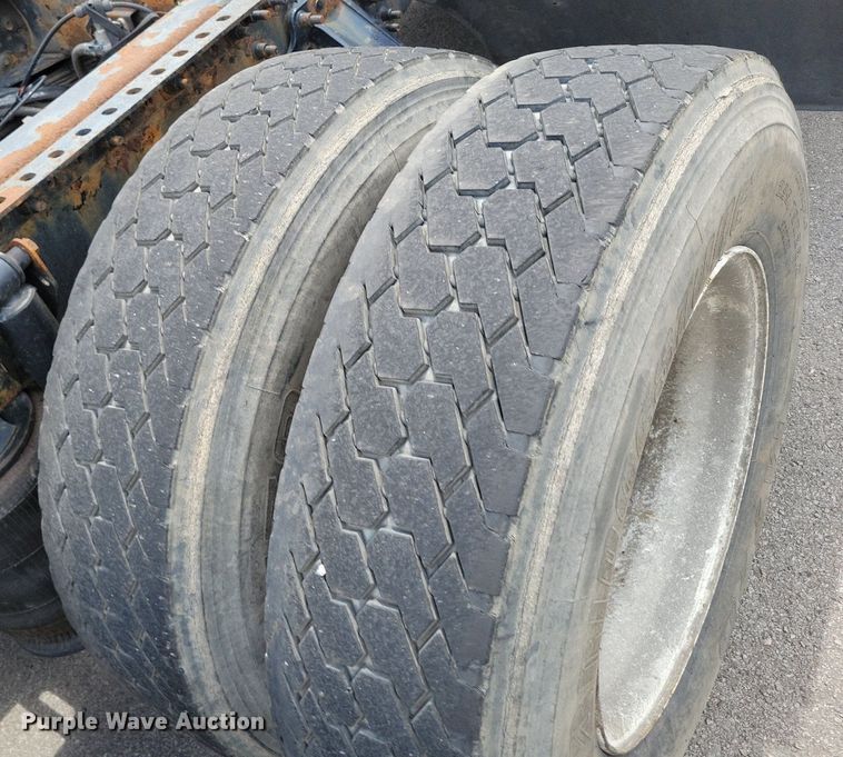 image for item DR7875 2008 Volvo VN Series semi truck