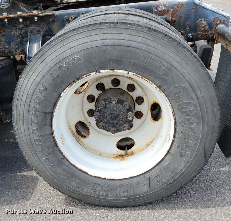 image for item DR7875 2008 Volvo VN Series semi truck