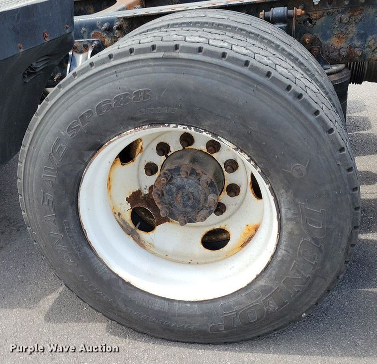 image for item DR7875 2008 Volvo VN Series semi truck