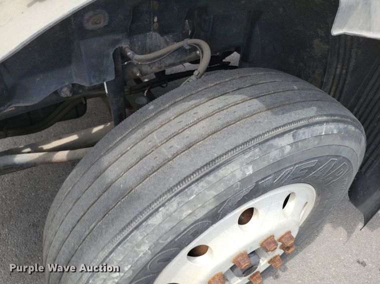 image for item DR7875 2008 Volvo VN Series semi truck