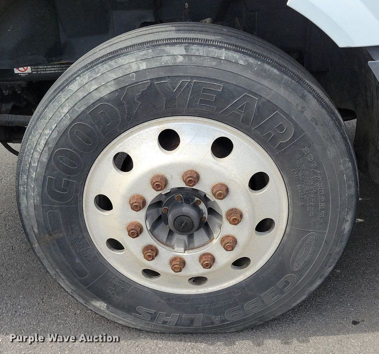 image for item DR7875 2008 Volvo VN Series semi truck