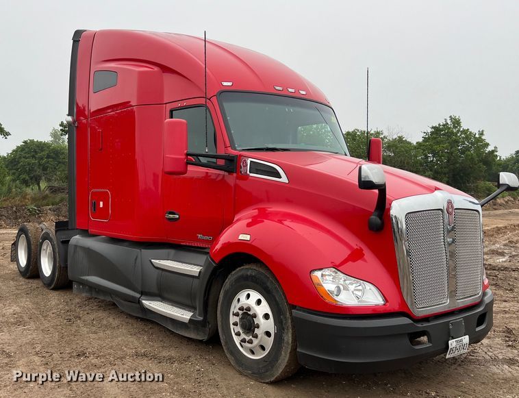 image for item DS3027 2017 Kenworth T680 semi truck