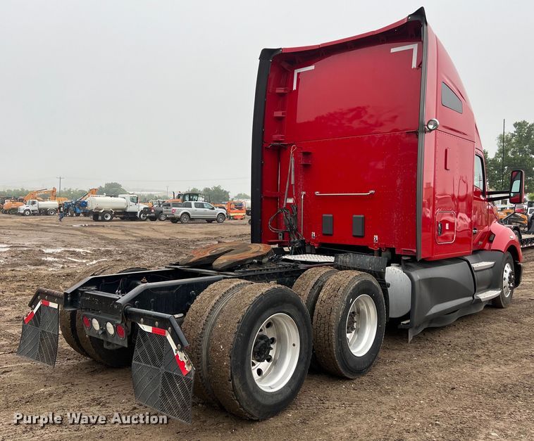 image for item DS3027 2017 Kenworth T680 semi truck