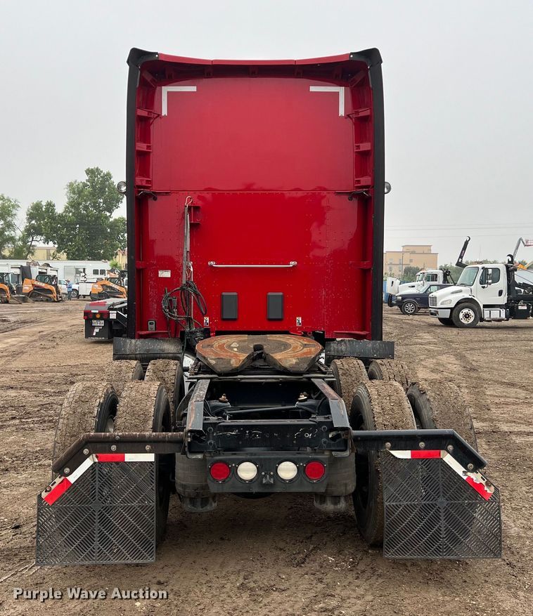 image for item DS3027 2017 Kenworth T680 semi truck