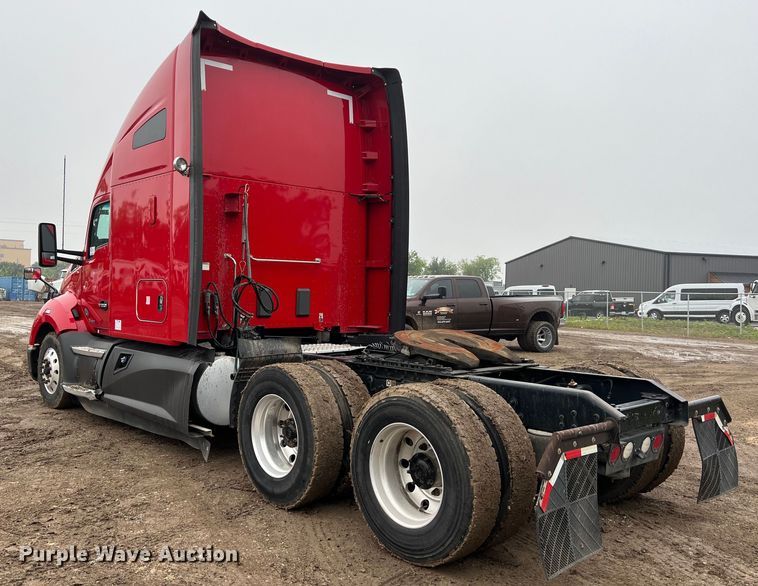 image for item DS3027 2017 Kenworth T680 semi truck