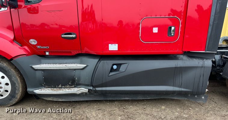 image for item DS3027 2017 Kenworth T680 semi truck