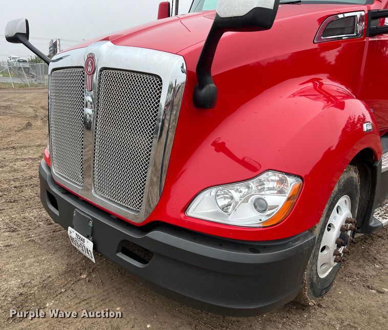 image for item DS3027 2017 Kenworth T680 semi truck