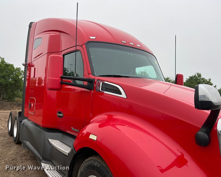 image for item DS3027 2017 Kenworth T680 semi truck