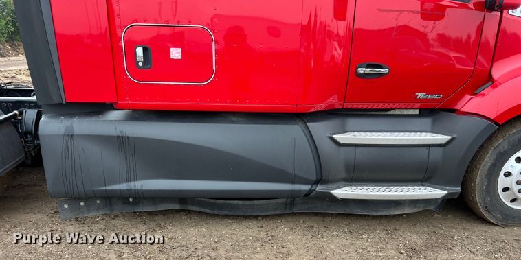 image for item DS3027 2017 Kenworth T680 semi truck