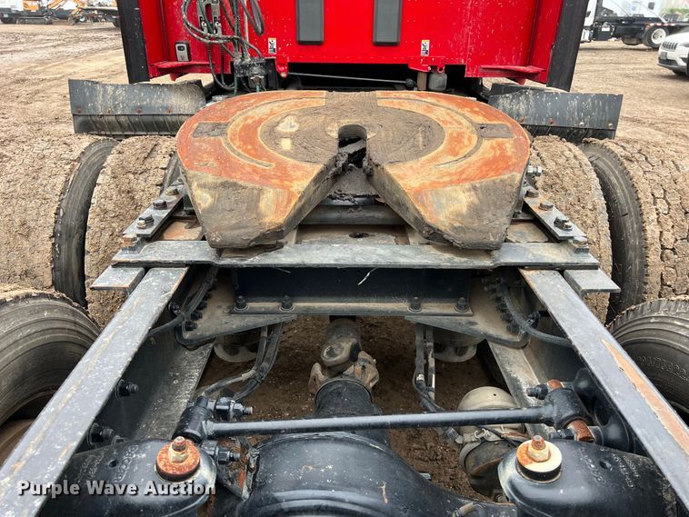 image for item DS3027 2017 Kenworth T680 semi truck