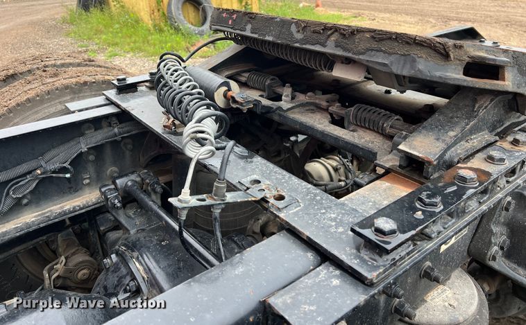 image for item DS3027 2017 Kenworth T680 semi truck