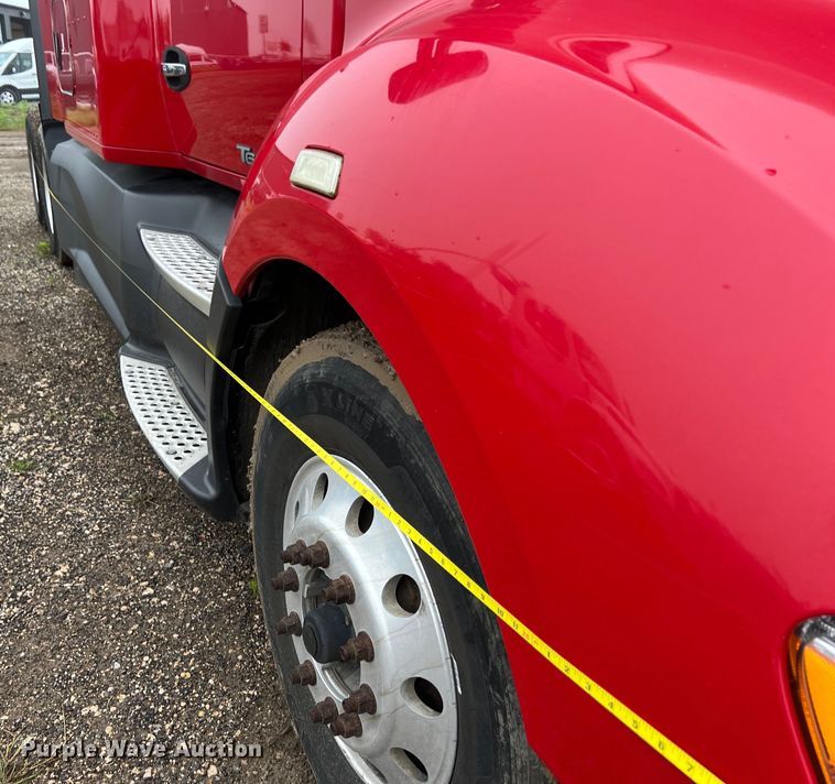 image for item DS3027 2017 Kenworth T680 semi truck