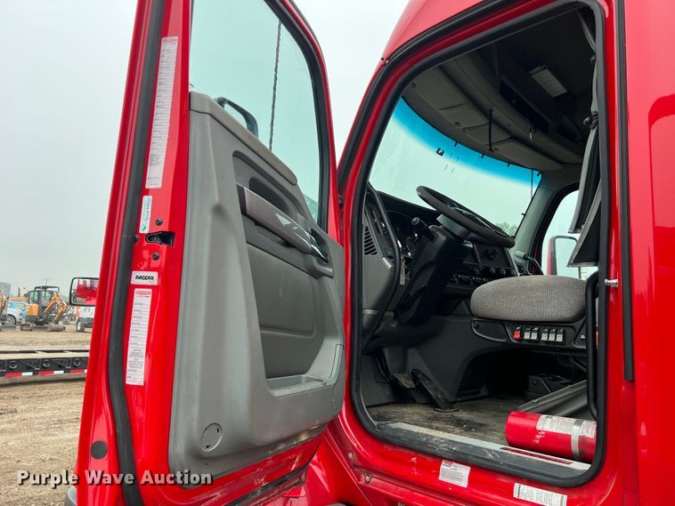 image for item DS3027 2017 Kenworth T680 semi truck