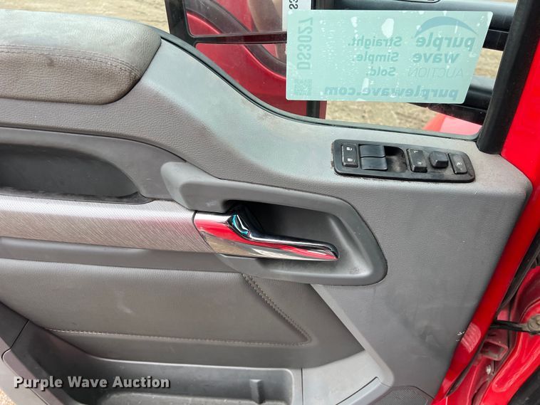 image for item DS3027 2017 Kenworth T680 semi truck