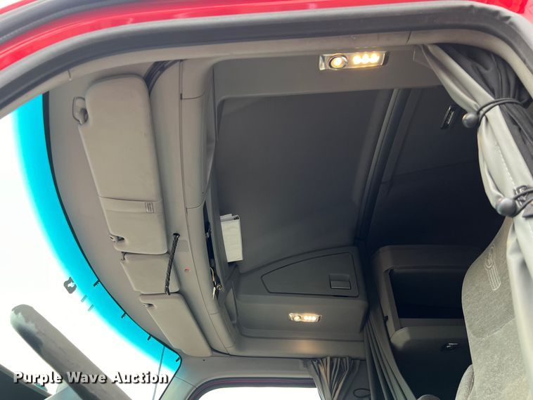 image for item DS3027 2017 Kenworth T680 semi truck