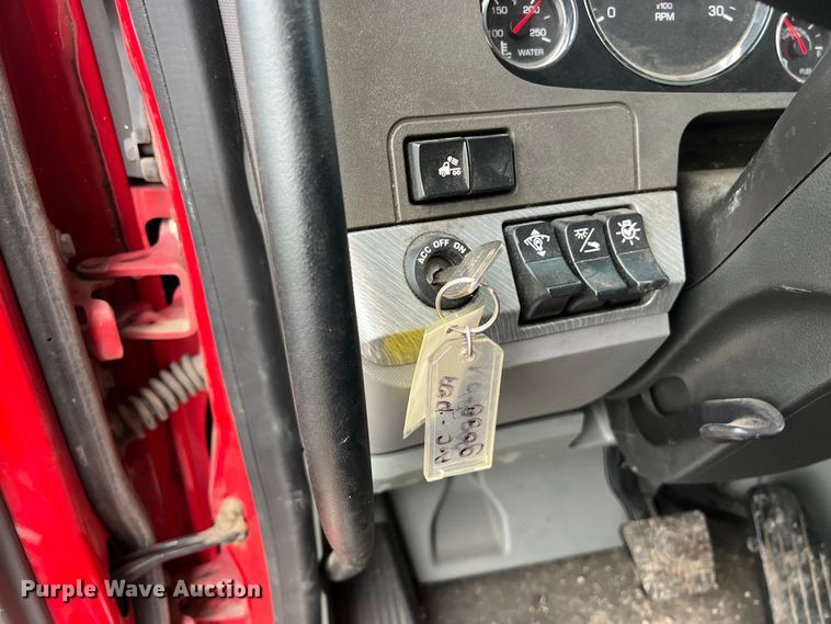 image for item DS3027 2017 Kenworth T680 semi truck