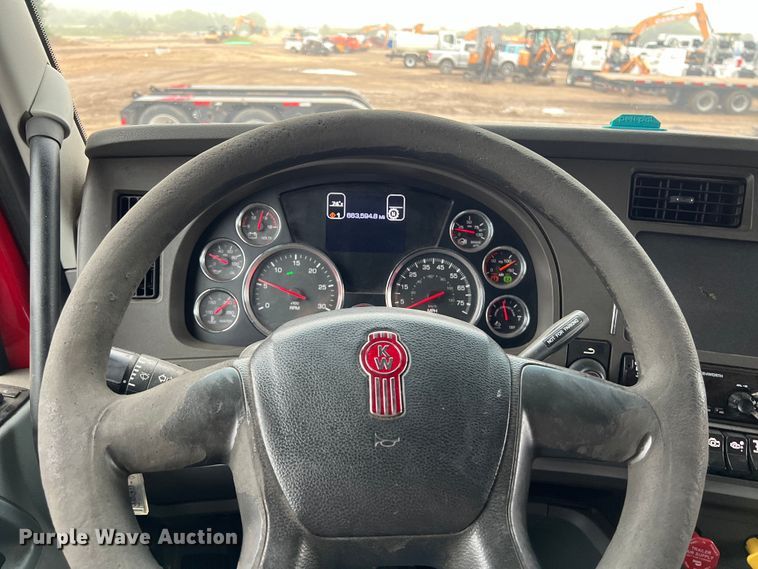 image for item DS3027 2017 Kenworth T680 semi truck