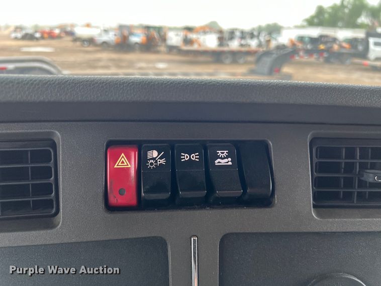 image for item DS3027 2017 Kenworth T680 semi truck