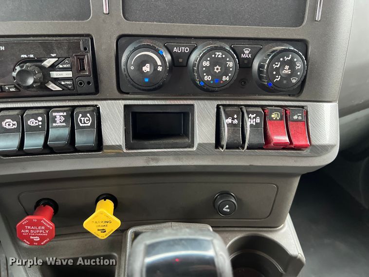 image for item DS3027 2017 Kenworth T680 semi truck