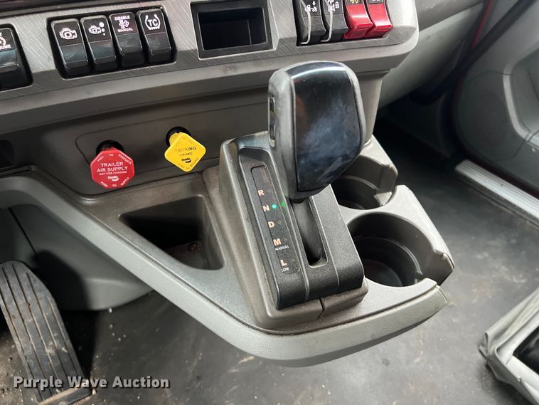 image for item DS3027 2017 Kenworth T680 semi truck